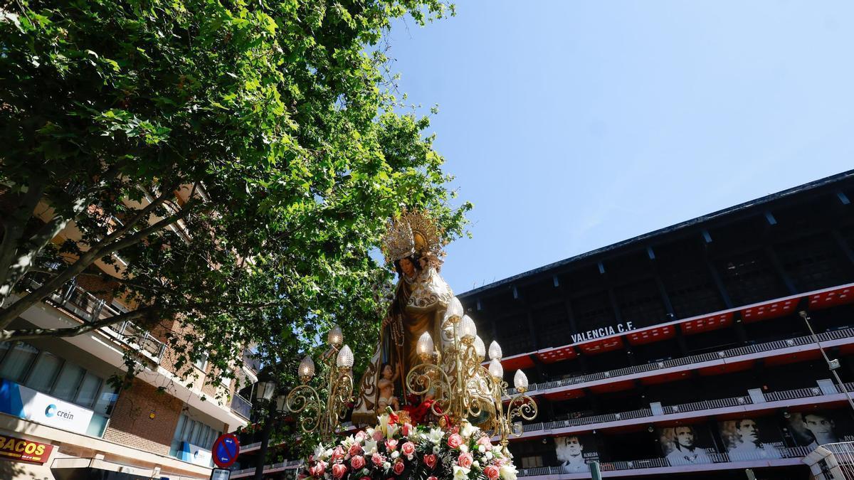 El Valencia CF "se encomienda" a la Virgen de Tabacalera