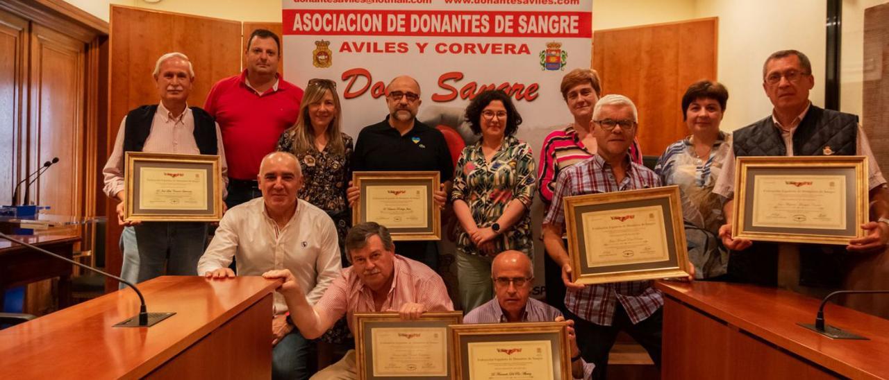 Un momento de la entrega de distinciones a los donantes de Avilés. | Inés Escandón