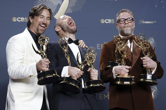 LOS ANGELES (United States), 15/09/2025.- (L-R) James Weaver, winner of the award for outstanding comedy series, Evan Goldberg, winner of the awards for outstanding directing for a comedy series, outstanding writing for a comedy series, and outstanding comedy series, and Seth Rogen, winner of the awards for outstanding lead actor in a comedy series, outstanding directing for a comedy series, outstanding writing for a comedy series, and outstanding comedy series for The Studio pose in the press room during the 77th annual Emmy Awards ceremony held at the Peacock Theater in Los Angeles, California, USA, 14 September 2025. The Emmys celebrate excellence in national primetime television programming. EFE/EPA/CAROLINE BREHMAN