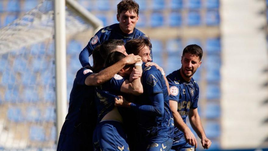 Celebración de uno de los goles ante el Vélez. | PASCUAL MÉNDEZ