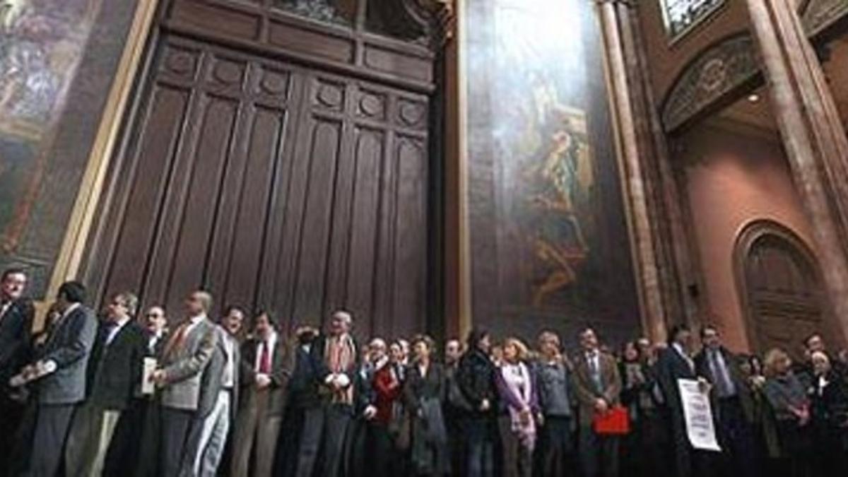 Más de 150 jueces, concentrados en el salón de los pasos perdidos del Palau de Justícia de Barcelona.