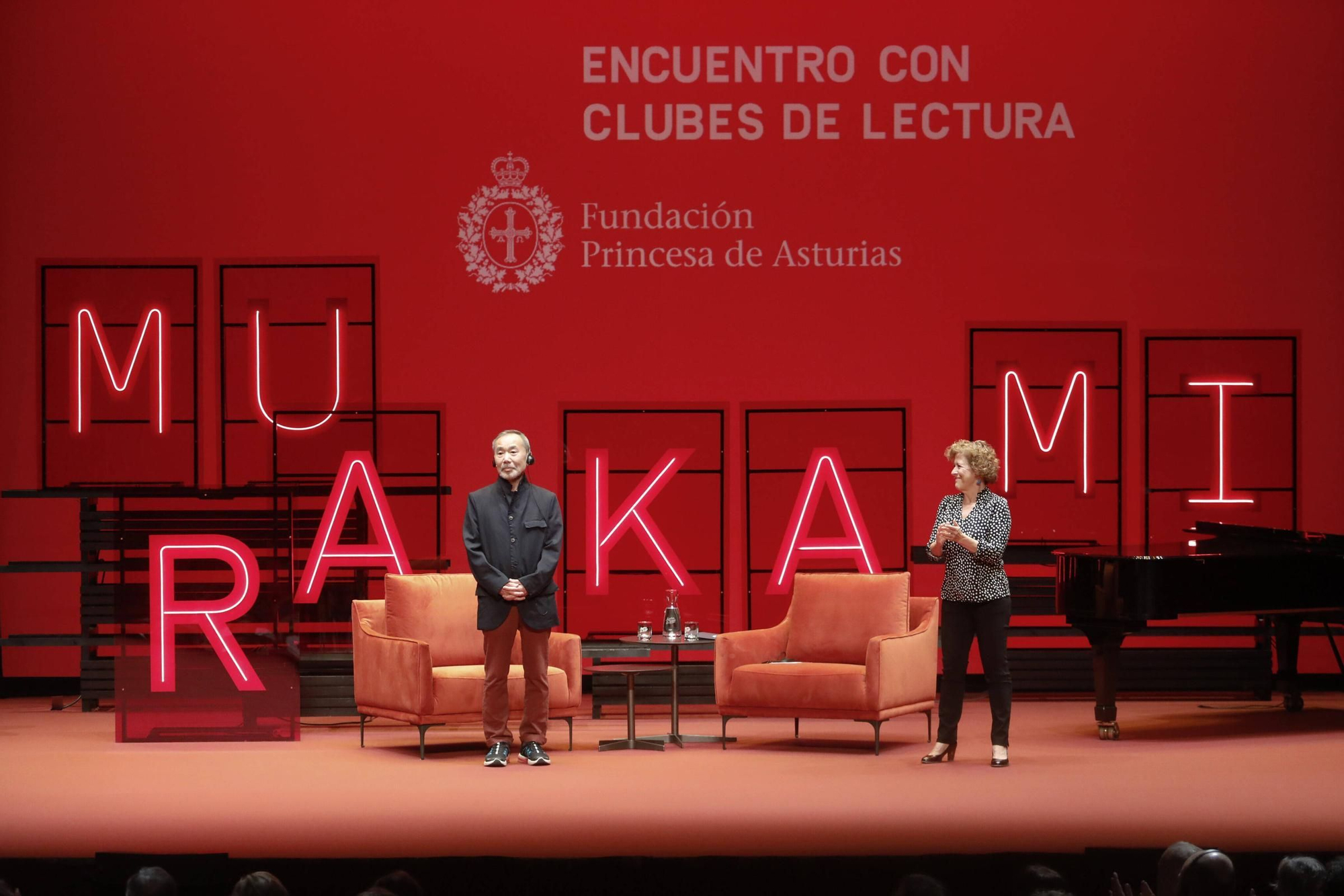 Encuentro de Haruki Murakami con Clubes de lectura de bibliotecas públicas en el teatro Jovellanos