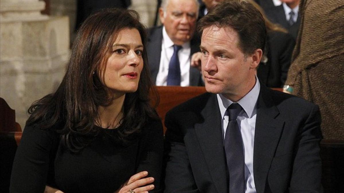 Miriam González y Nick Clegg, durante el funeral de Adolfo Suárez en Madrid.