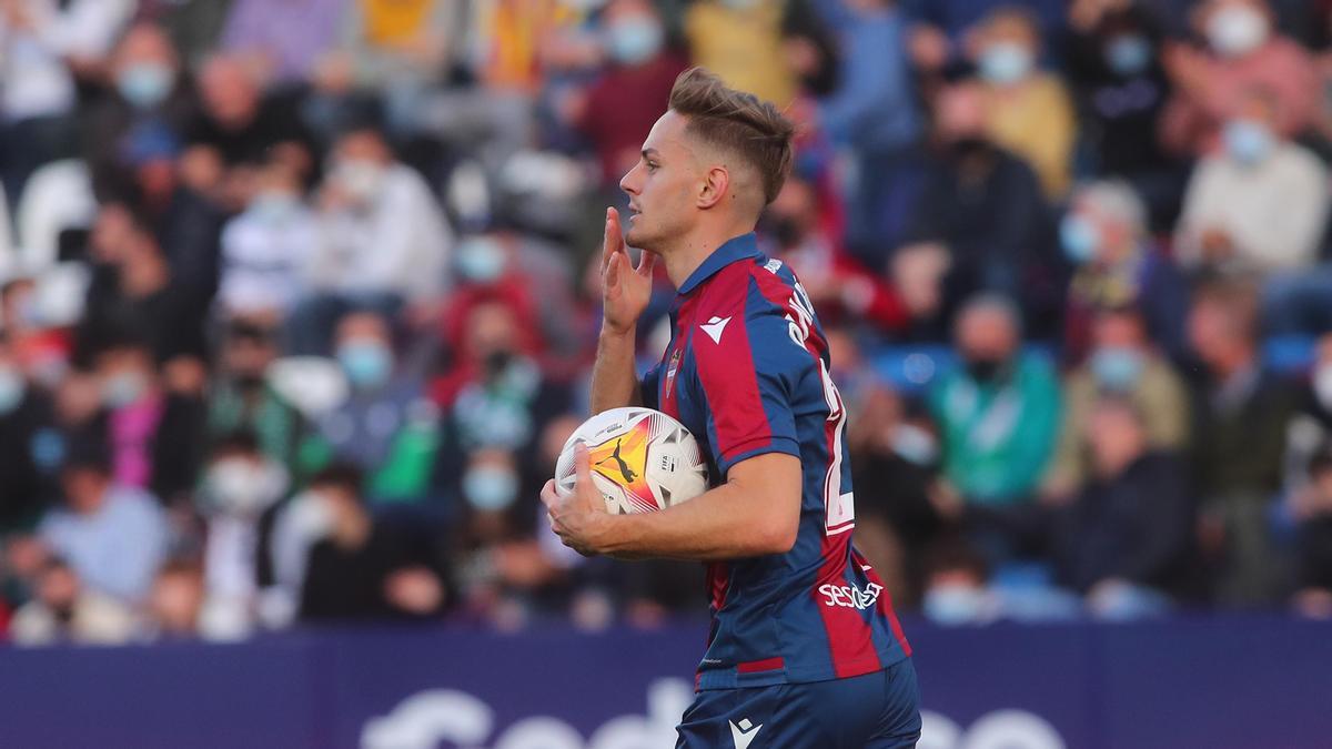 Dani Gómez celebra un gol ante el Betis.