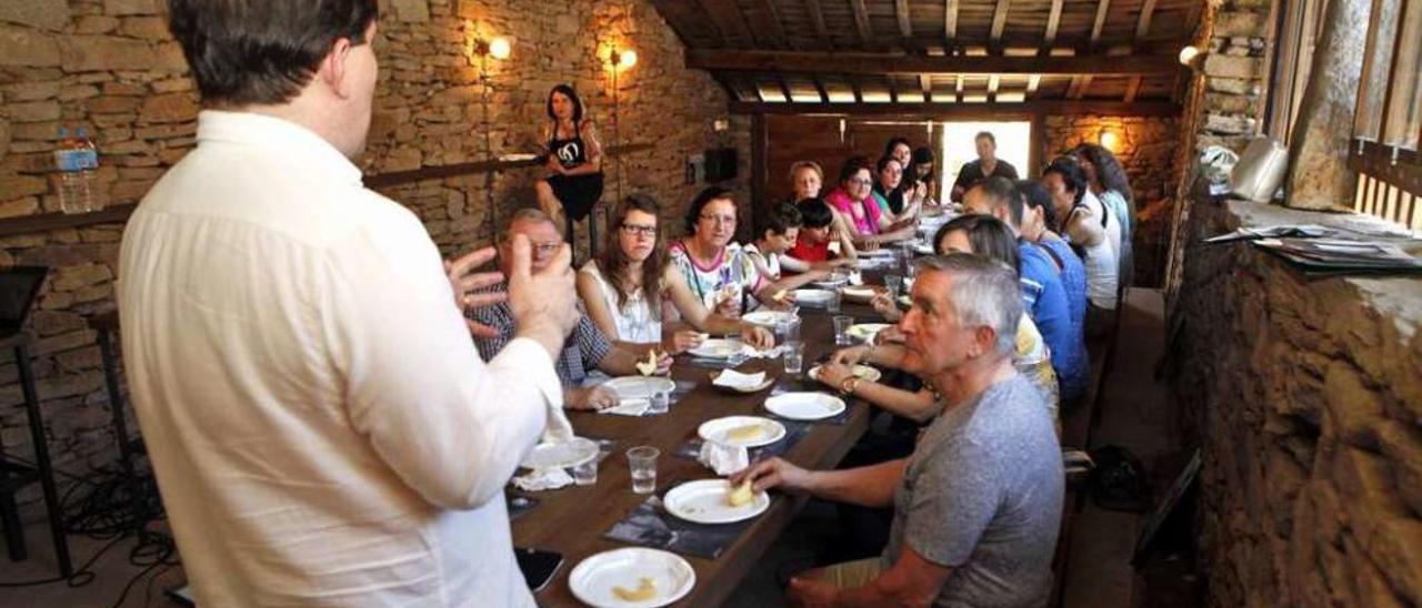 Comensales, durante una demostración de cocina en uno de los Pendellos. // Bernabé/Luismy