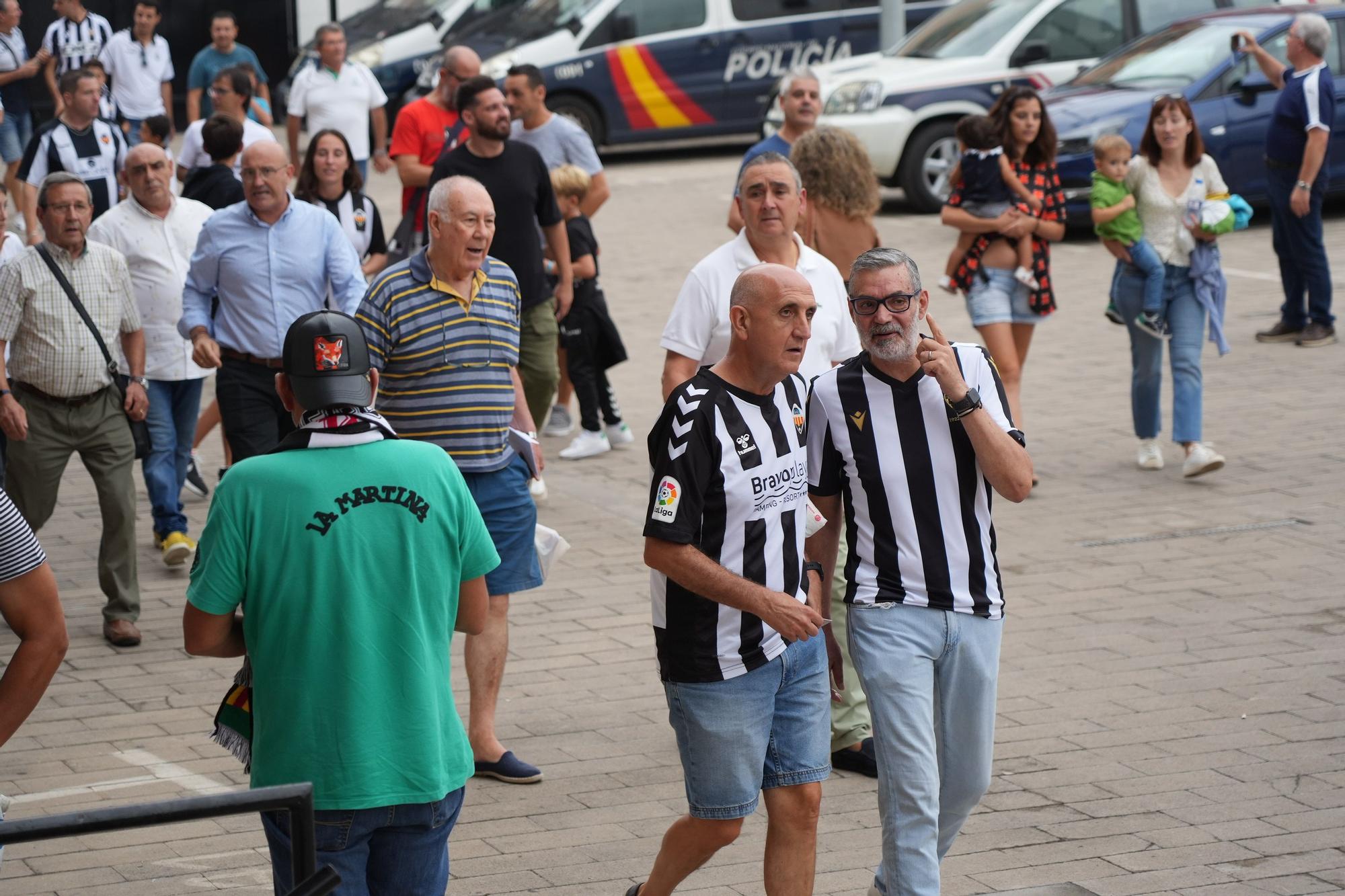 Galería: La afición albinegra disfruta en Castalia de la victoria del CD Castellón