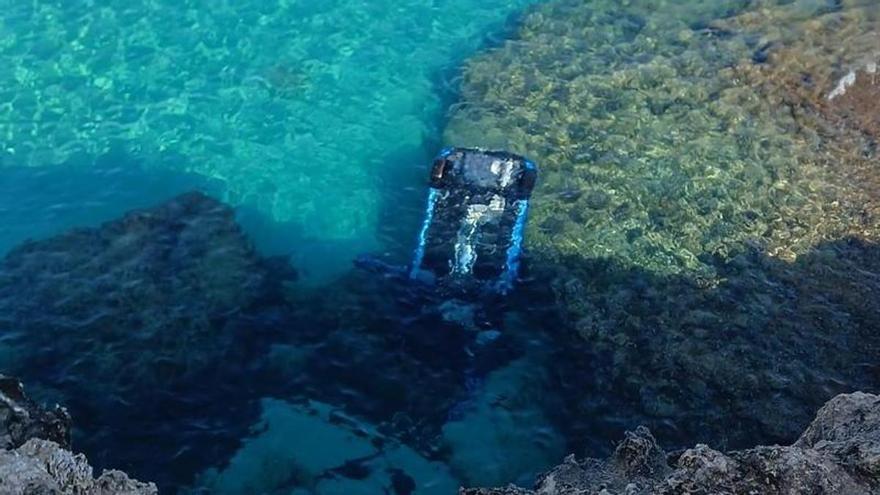Mietwagen auf Mallorca landete im Meer: Hier wird das Auto an Land geholt