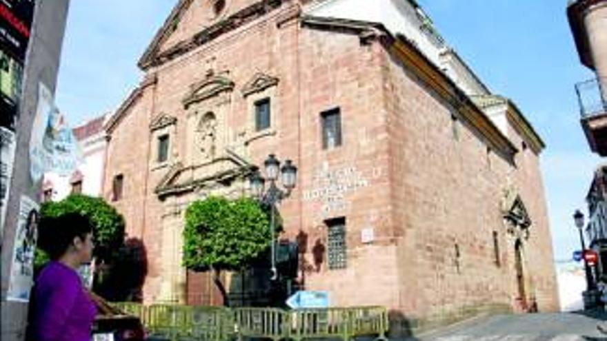 PSOE y PP solicitan restaurar el exterior de la iglesia del Carmen