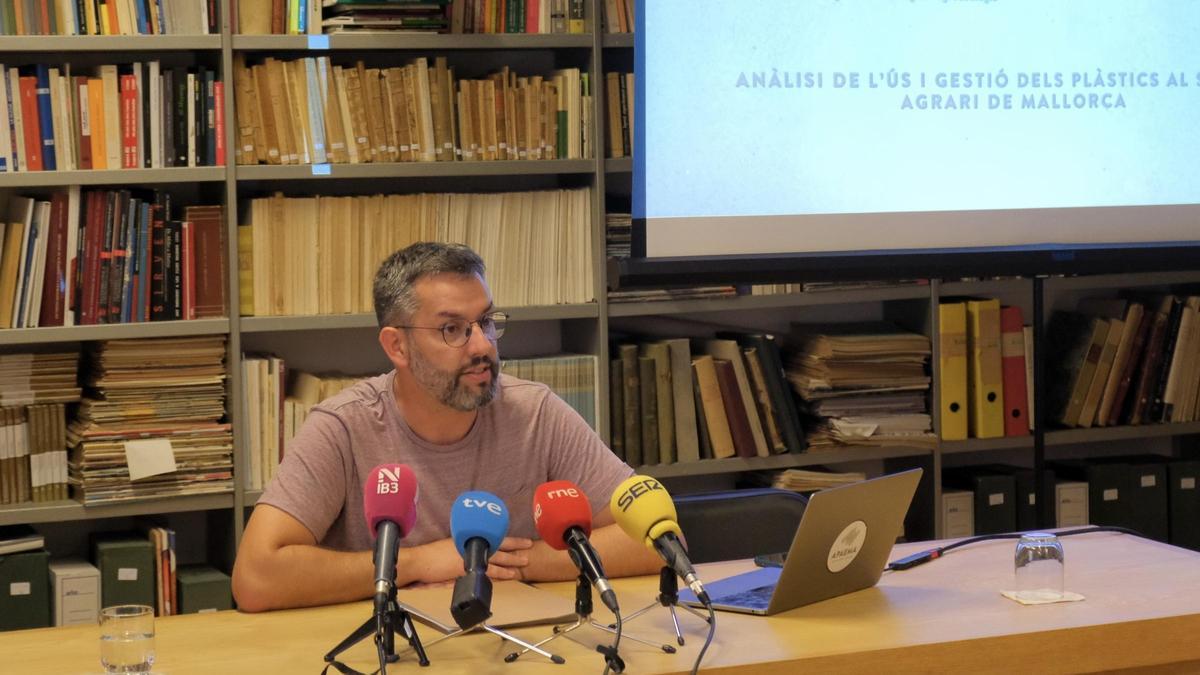 El coordinador técnico de APAEMA, Nofre Fullana, presentado el informe