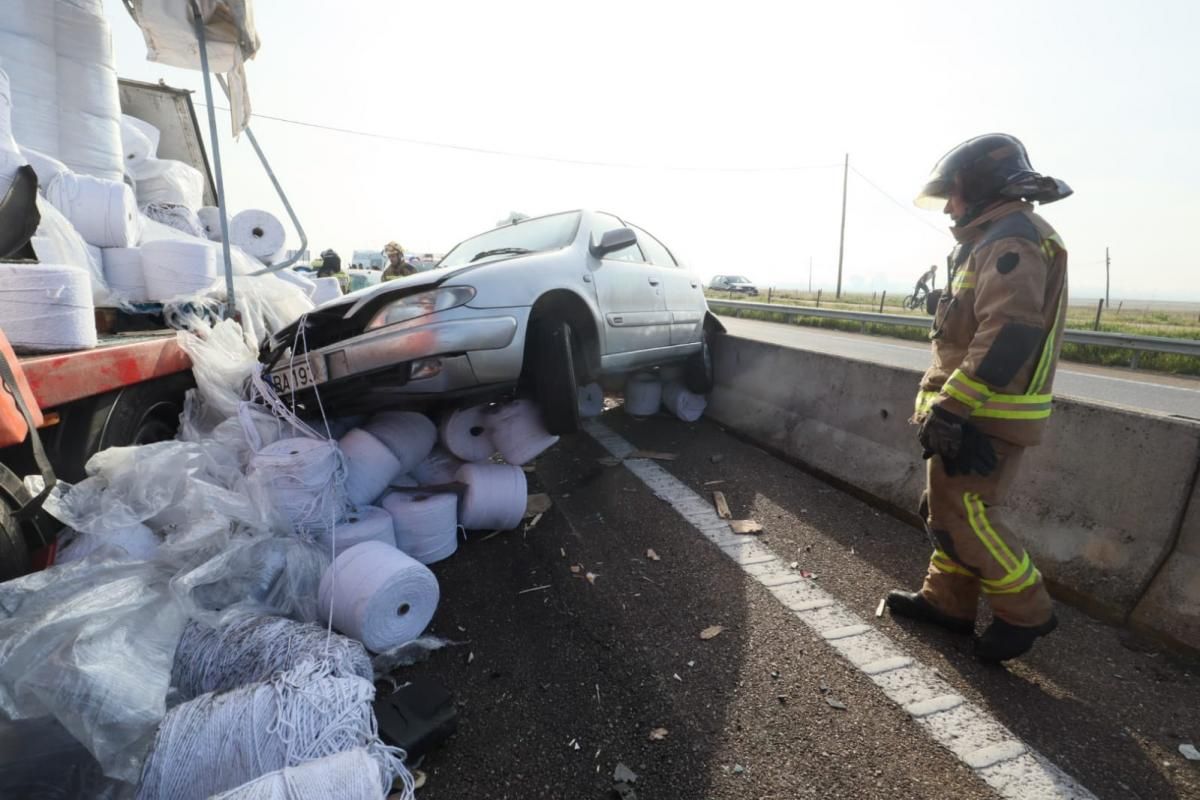 Las imágenes del accidente de tráfico entre Badajoz y Elvas