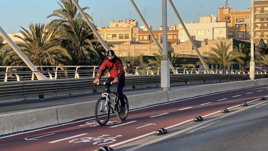 Elche acelera con el anillo ciclista en ocho calles que elevará a 90 los kilómetros de vías para bicis