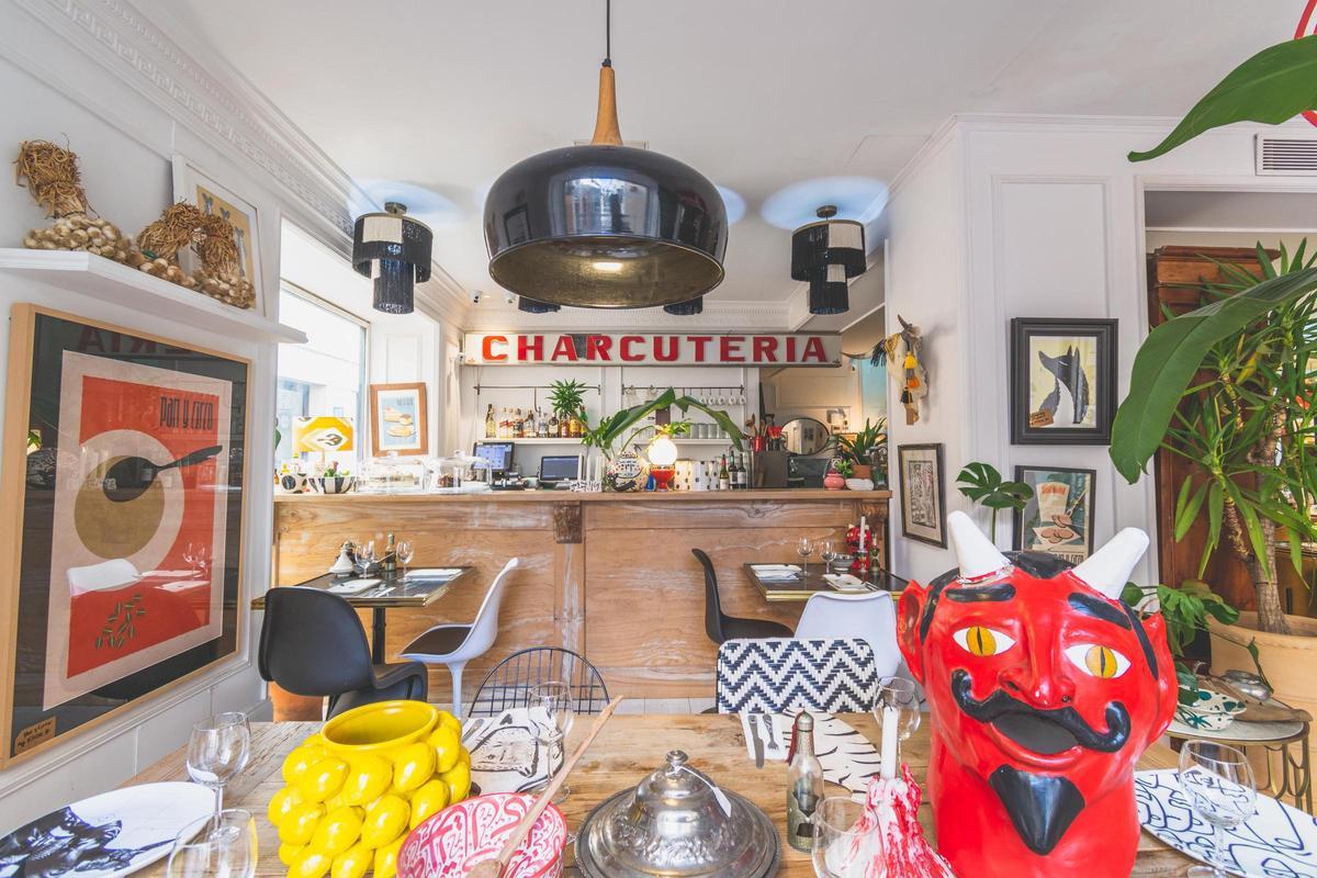 Pan y Circo, el restaurante del Centro de Sevilla con los mejores platos de la cocina "viajera" y obras de arte en venta