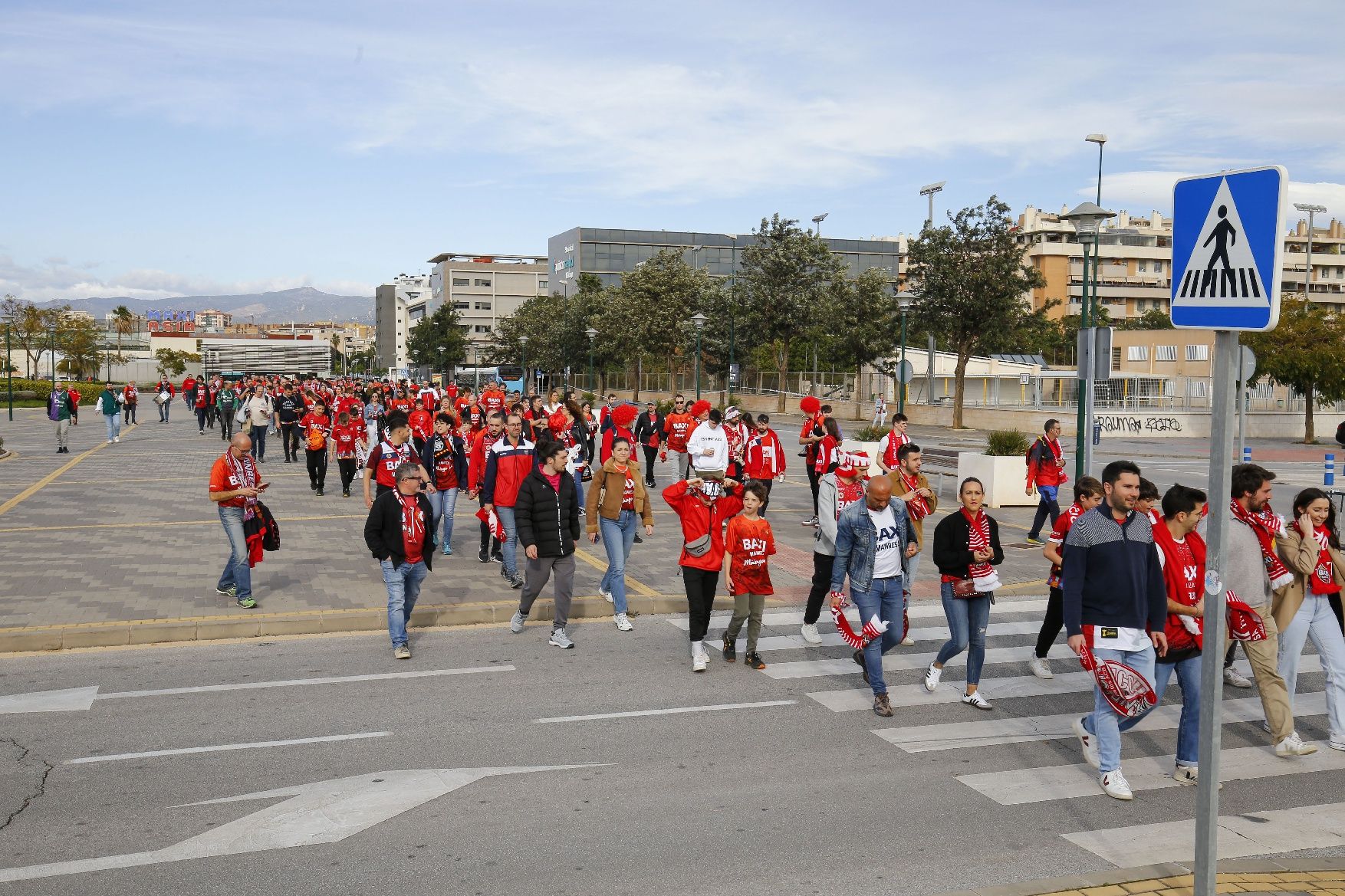 Uns tres-cents aficionats del Baxi Manresa s’apleguen a Màlaga per donar força al Baxi