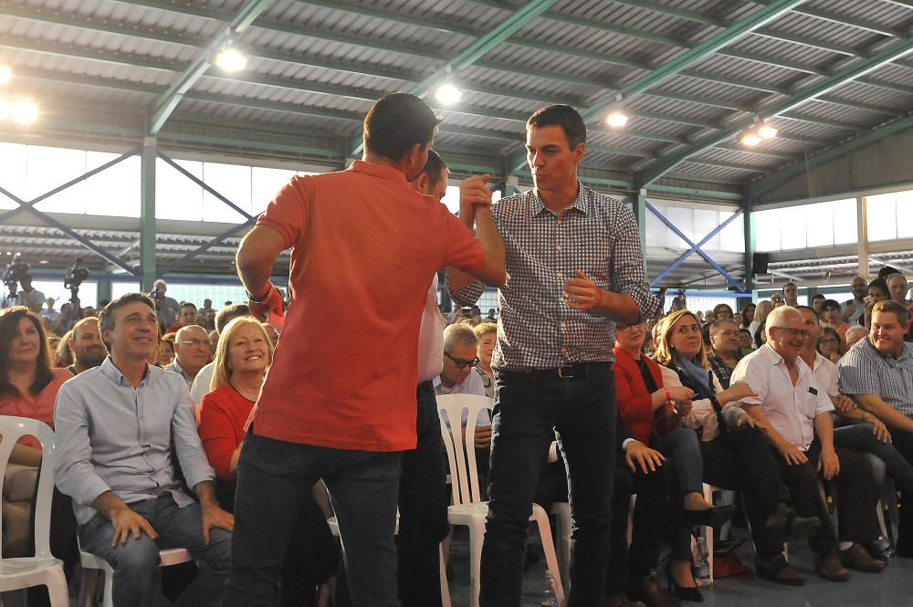 Pedro Sánchez abarrota el polideportivo de Carrús