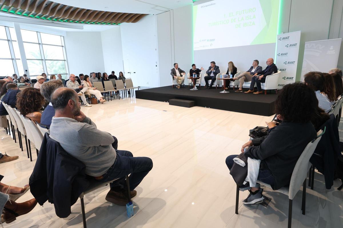 Las imágenes del Congreso de Viviendas Turísticas Vacacionales en Ibiza