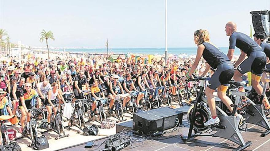 Peñíscola bate su marca en la cita solidaria del ciclo indoor