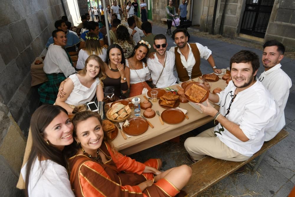 Miles de asistentes consolidan la Feira Franca como una de las fiestas históricas más destacadas de Galicia