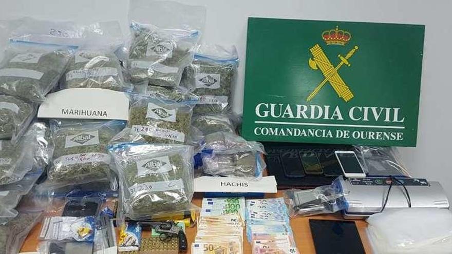 El material incautado por la Guardia Civil de Ourense. // FdV