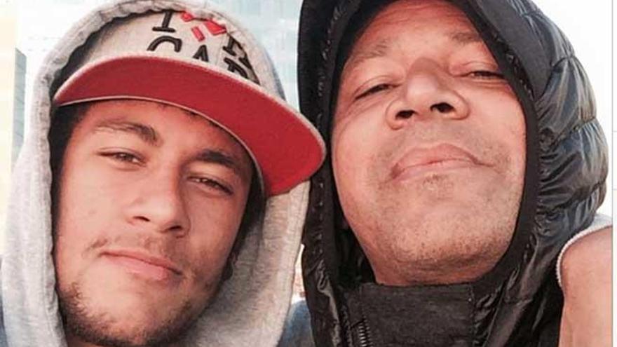 Neymar agradece a su padre la forma de llevar su carrera