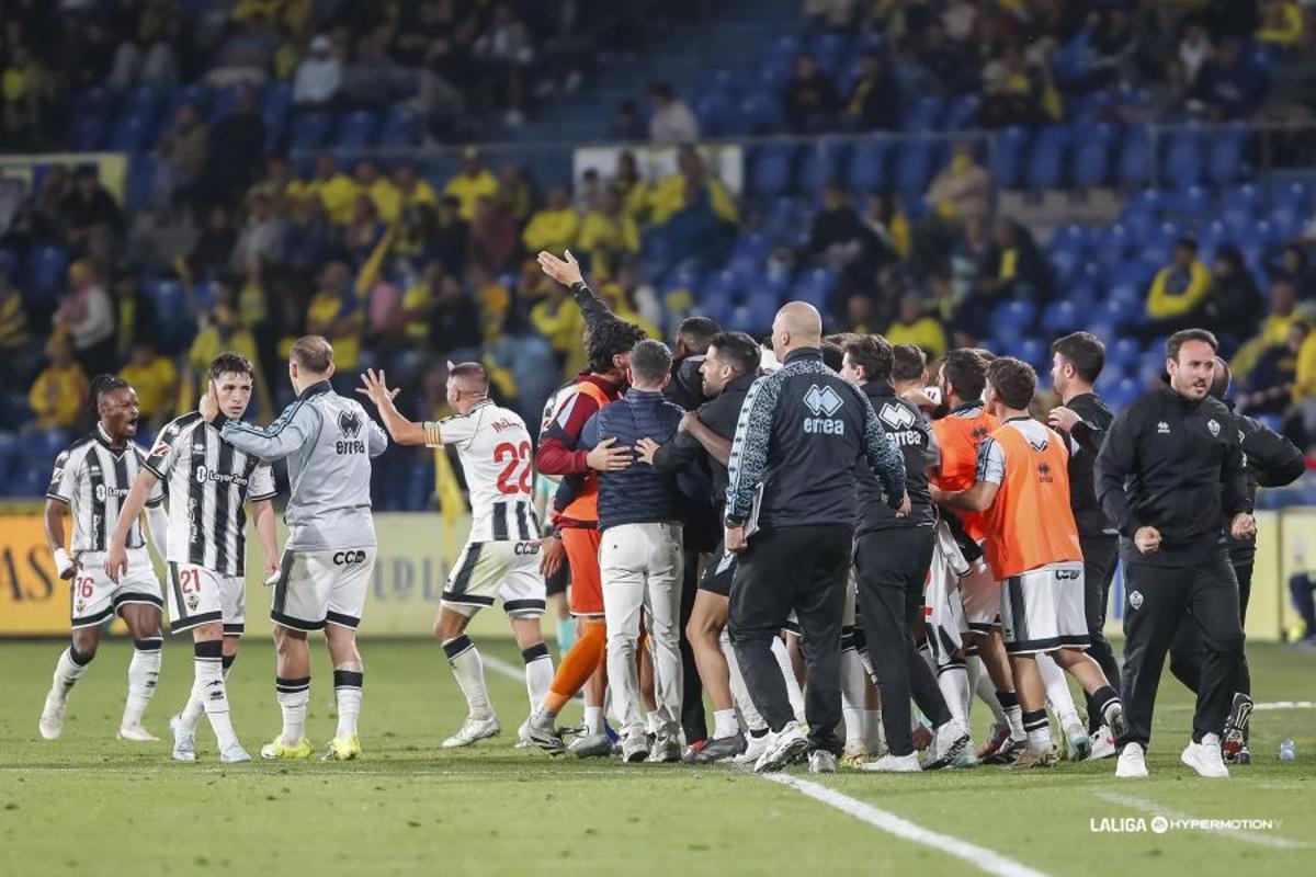 El Castellón celebra el empate de Fabrizio Brignani en el descuento