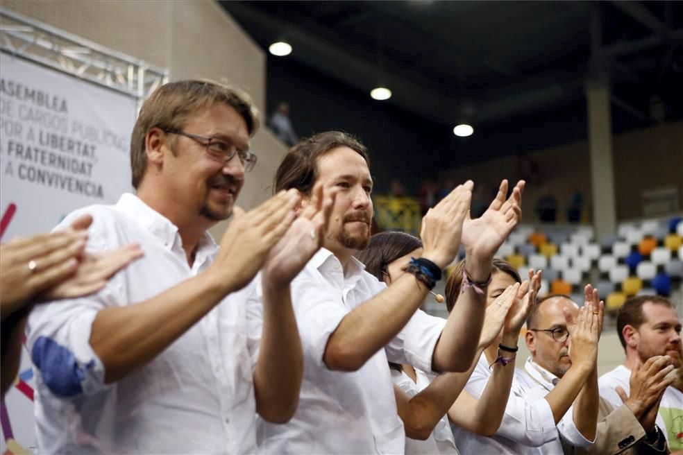 Fotogalería de la asamblea de Podemos sobre el referéndum de Cataluña