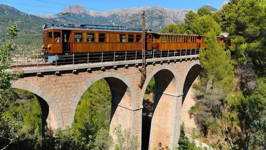 El tren de SÃ³ller es uno de los principales atractivos turÃ­sticos de la isla.