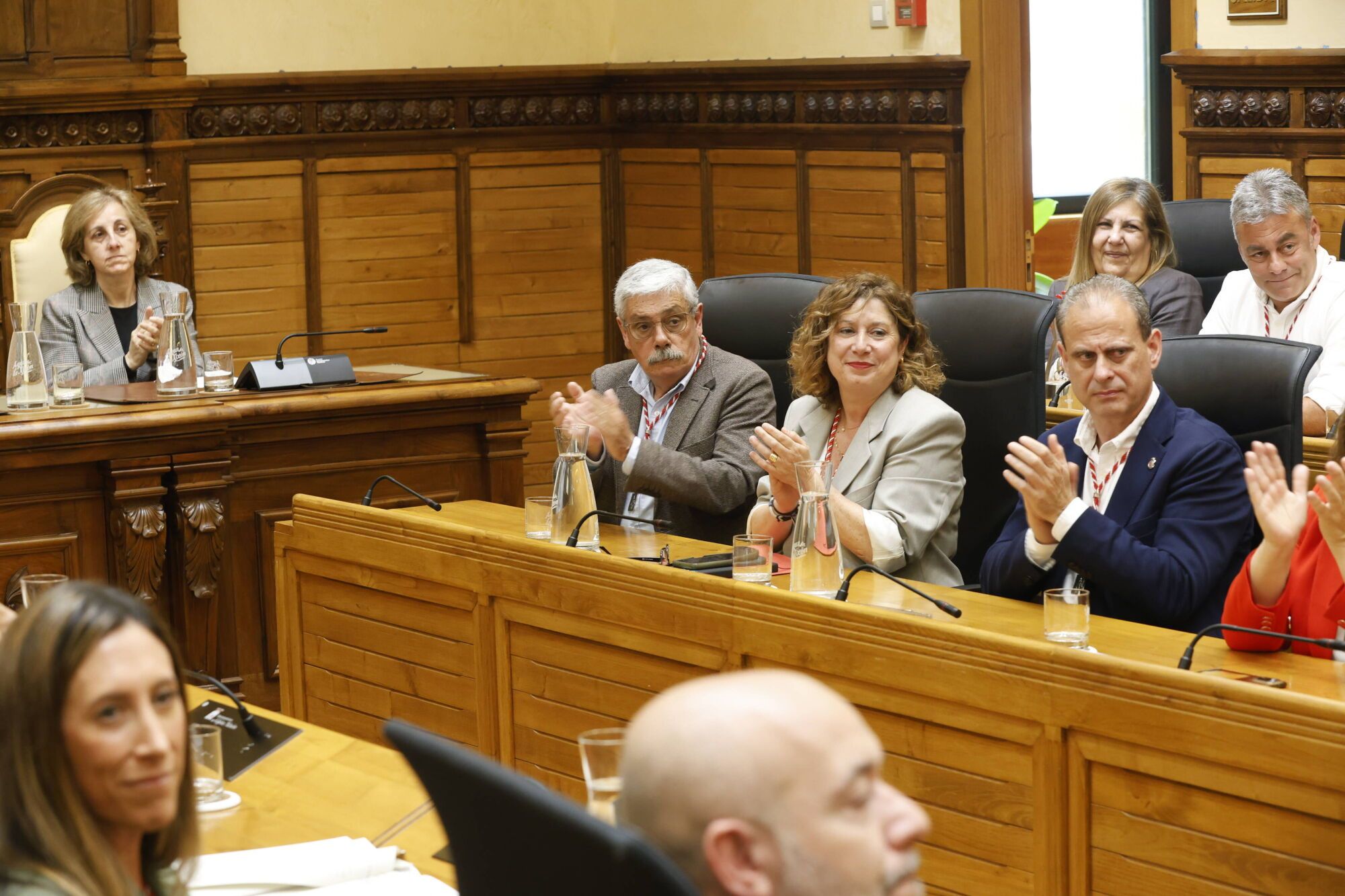 EN IMÁGENES: Gijón honra a sus vecinos ejemplares, ahora sí, tras la interrupción provocada por el apagón