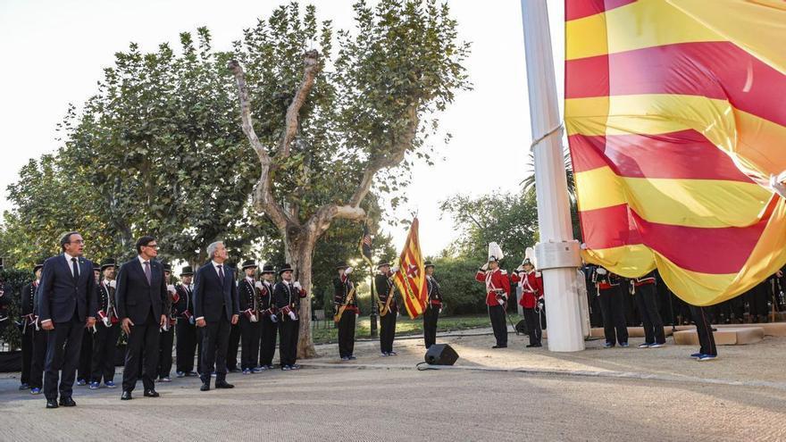 El Parlament obre els actes del mil·lenari hissant la senyera