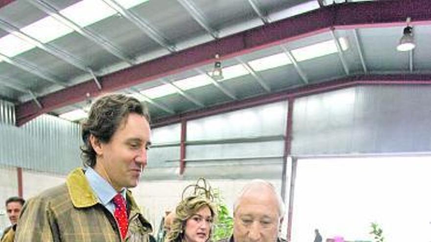 Albano Longo e Ignacio Fernández, con Teresa Domínguez, al fondo, ayer.