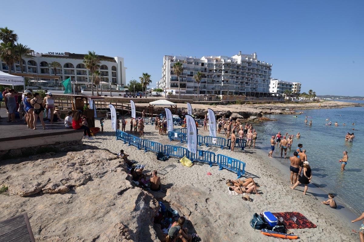 Las imágenes de la travesía a nado del Canal de Sant Antoni