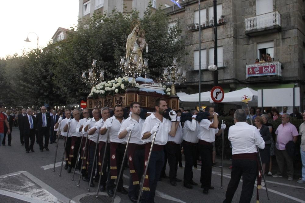 Un Cristo entre el fervor de la multitud. // Santos Álvarez