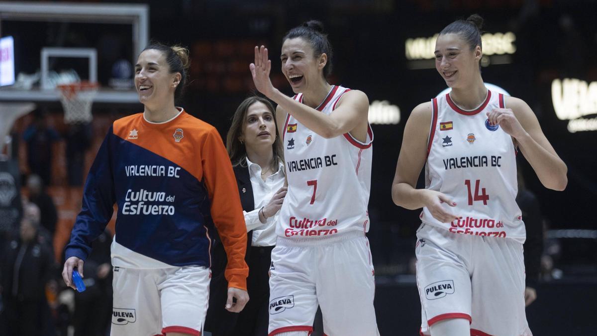 Queralt Casas, Alba Torrens y Raquel Carrera, fijas en la selección española