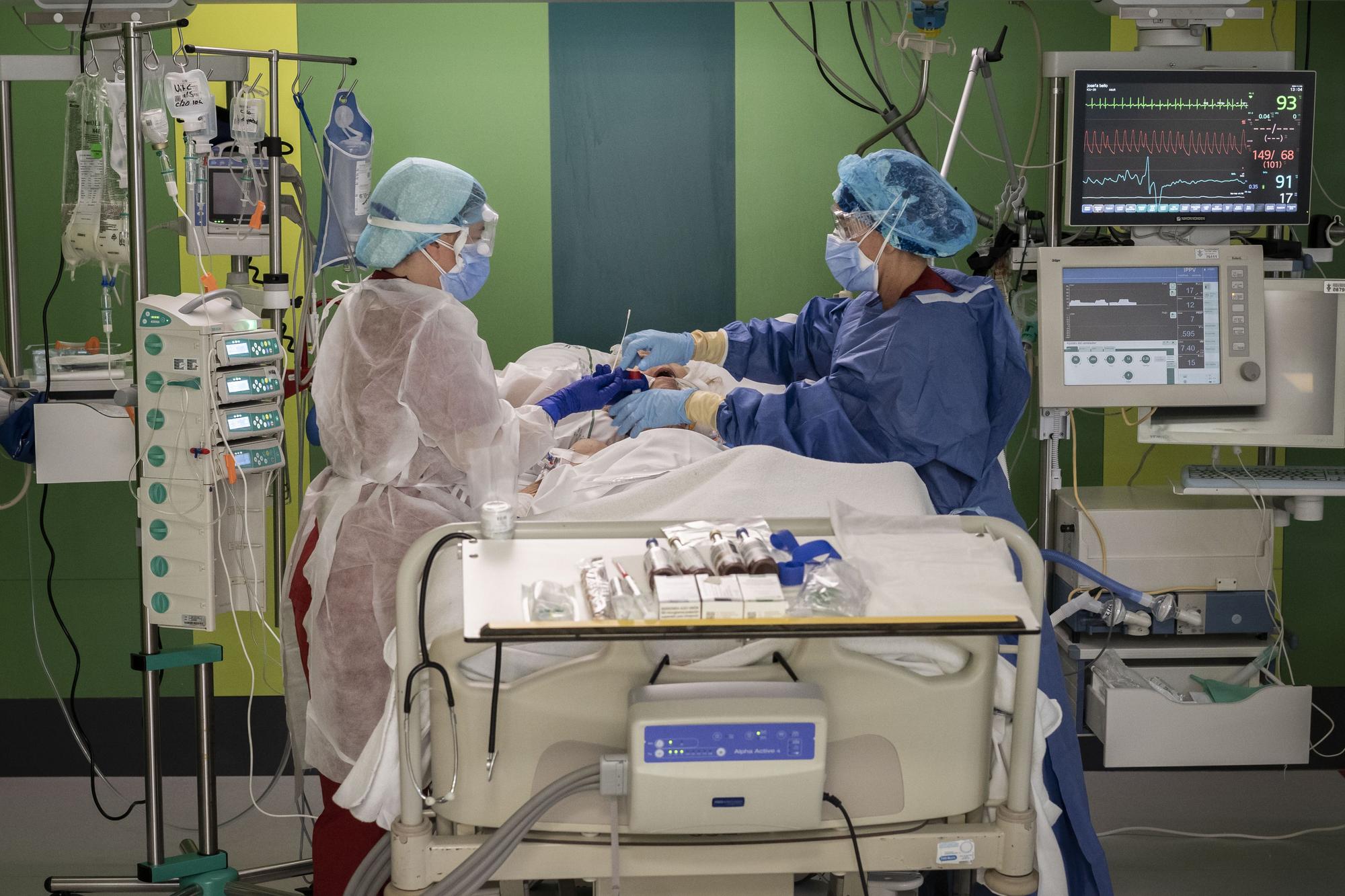 Levante-EMV entra en la sala covid del Hospital General de València: la lucha frente al coronavirus de cerca