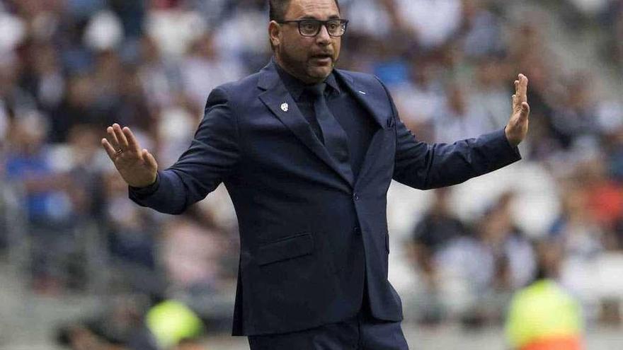 Antonio Mohamed, durante uno de sus últimos partidos como entrenador en México. // FDV