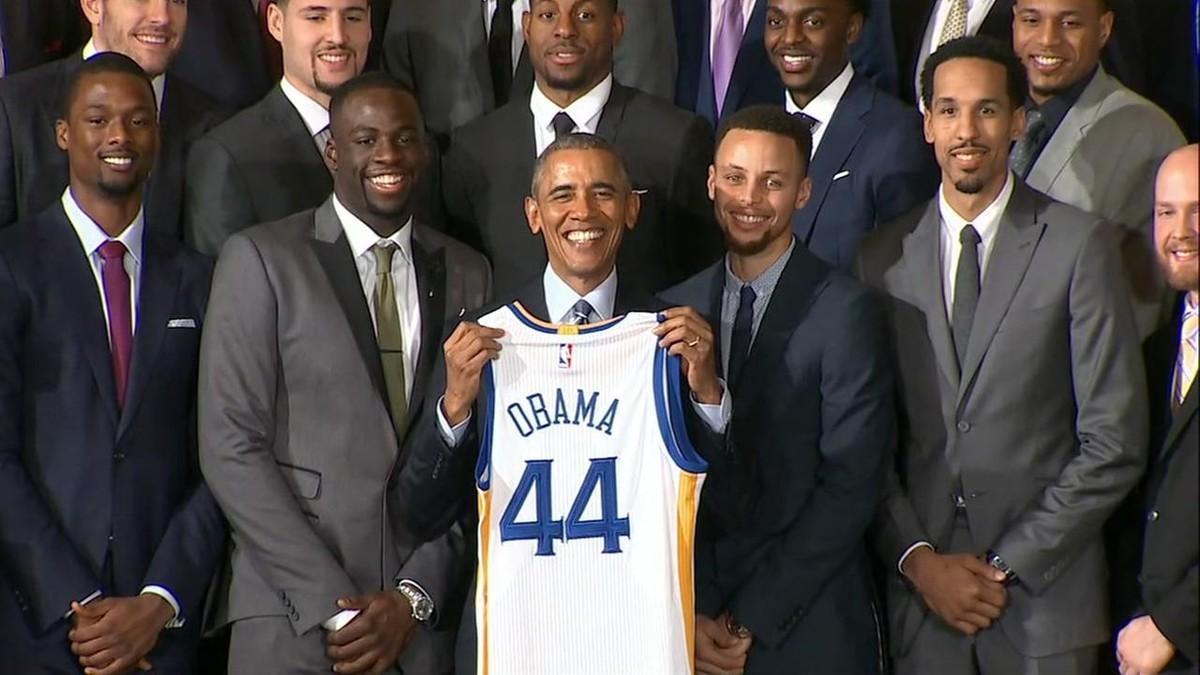 Barack Obama recibe en la Casa Blanca a los Golden State Warriors como campeones de la NBA del 2015.