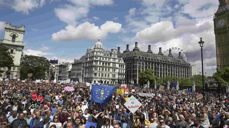Miles de personas marcharon en Londres contra el Brexit.