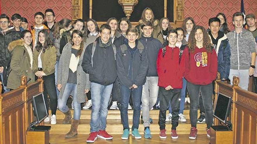 Els alumnes de l´IES Sant Marçal visiten les institucions