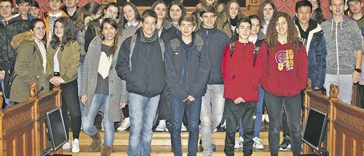 Els alumnes de l´IES Sant Marçal visiten les institucions