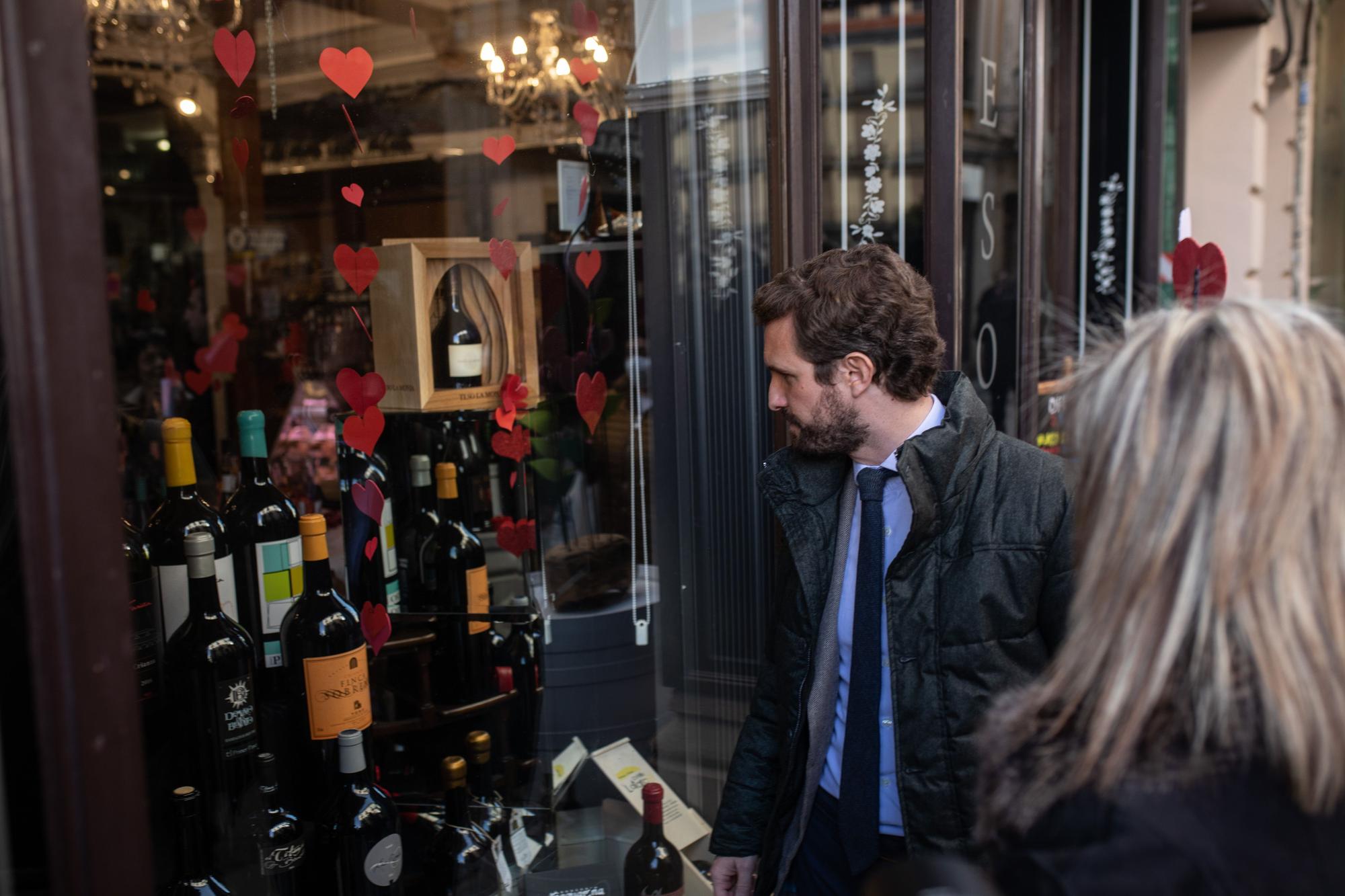 Pablo Casado pasea por Zamora