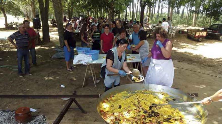 Morales celebra san Pelayo con una comida popular