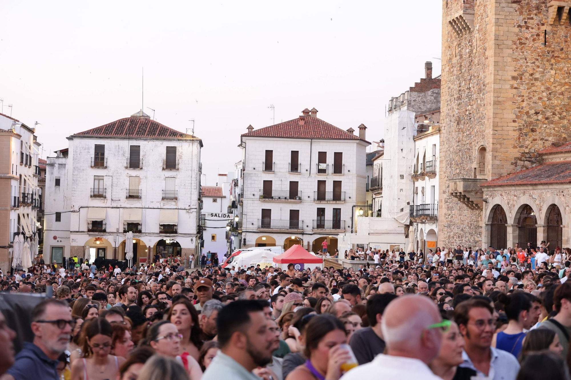 Así fueron los conciertos de este domingo en la plaza Mayor de Cáceres