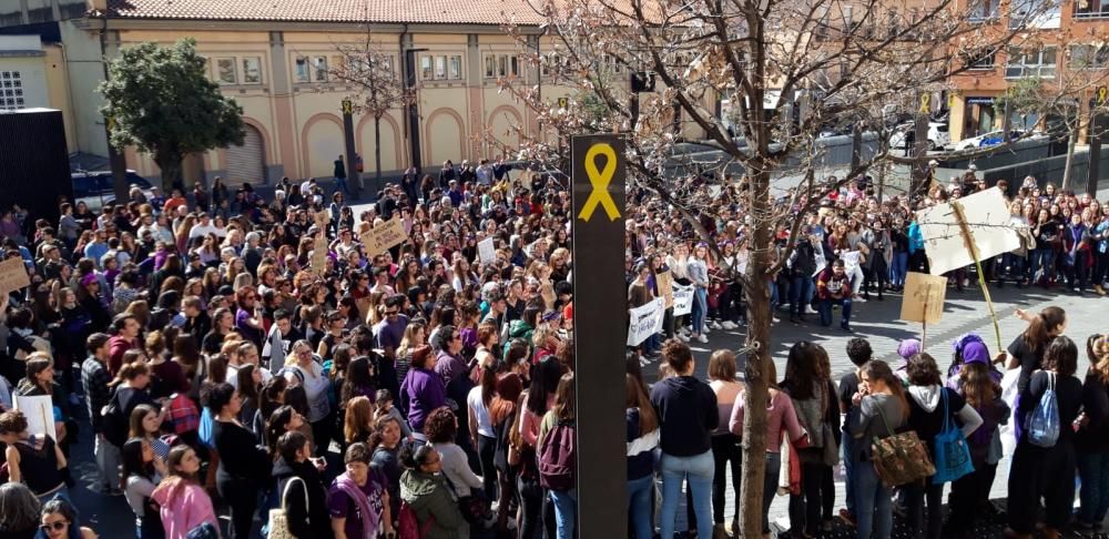 Manifestació a Olot de la vaga del 8 de març