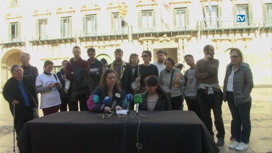 Vecinos de Bola de Oro protestan frente al Ayuntamiento: "De cobrar 300 euros por una vivienda, ahora ganarán 3000"