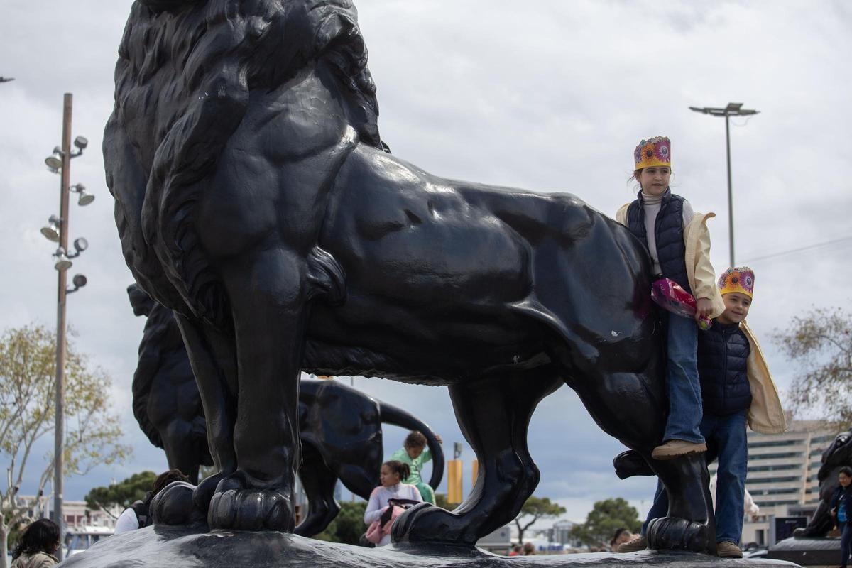 Los turistas llenan Barcelona pese al mal tiempo