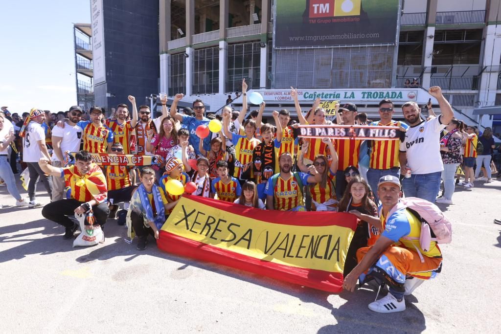 La afición del Valencia CF ante el Elche