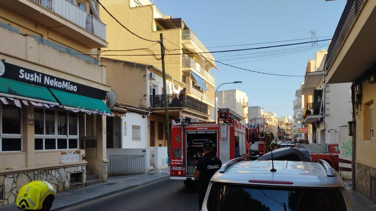 Un incendio afecta a un edificio de cinco plantas en s’Arenal