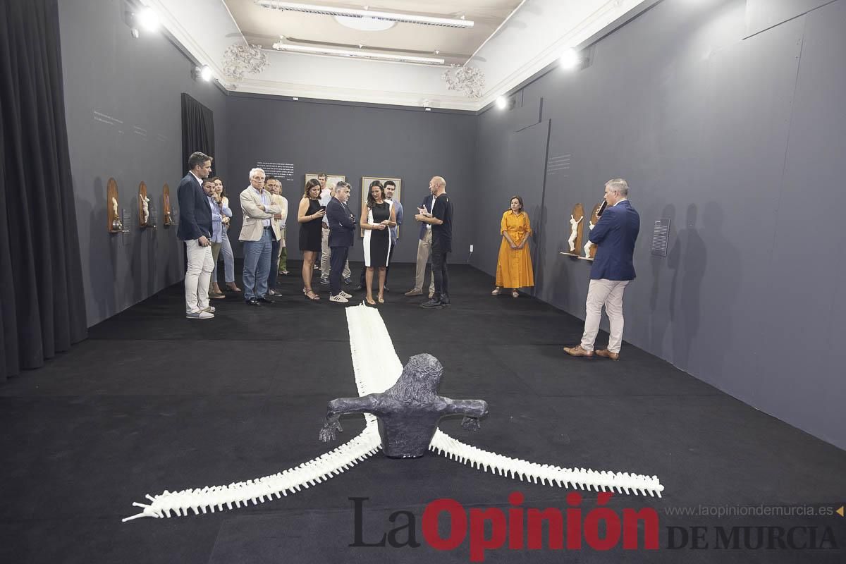 Así es la exposición 'Los Asomados' de Lidó Rico, que llega a Caravaca en su Año Jubilar