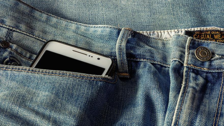 La nueva función del móvil que evita que llame o haga fotos mientras está guardado en el bolsillo