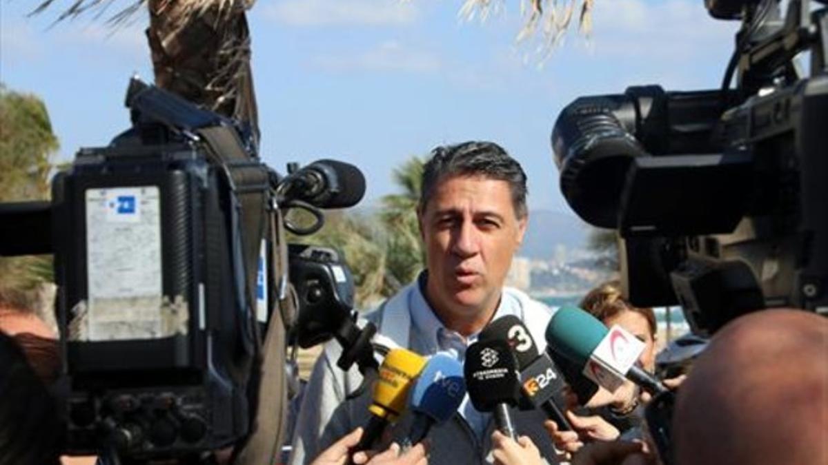 Xavier García Albiol atiende a los medios, este domingo, 1 de noviembre, en Badalona.