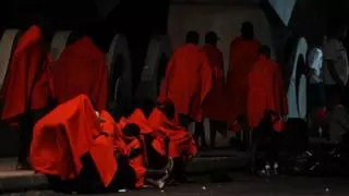 Llegan dos cayucos a El Hierro y Tenerife con 187 personas, uno de ellos con 47 mujeres